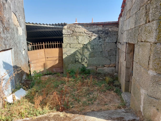 Moradia T0 para Venda em Santiago de Cassurrães e Póvoa de Cervães Foto 4