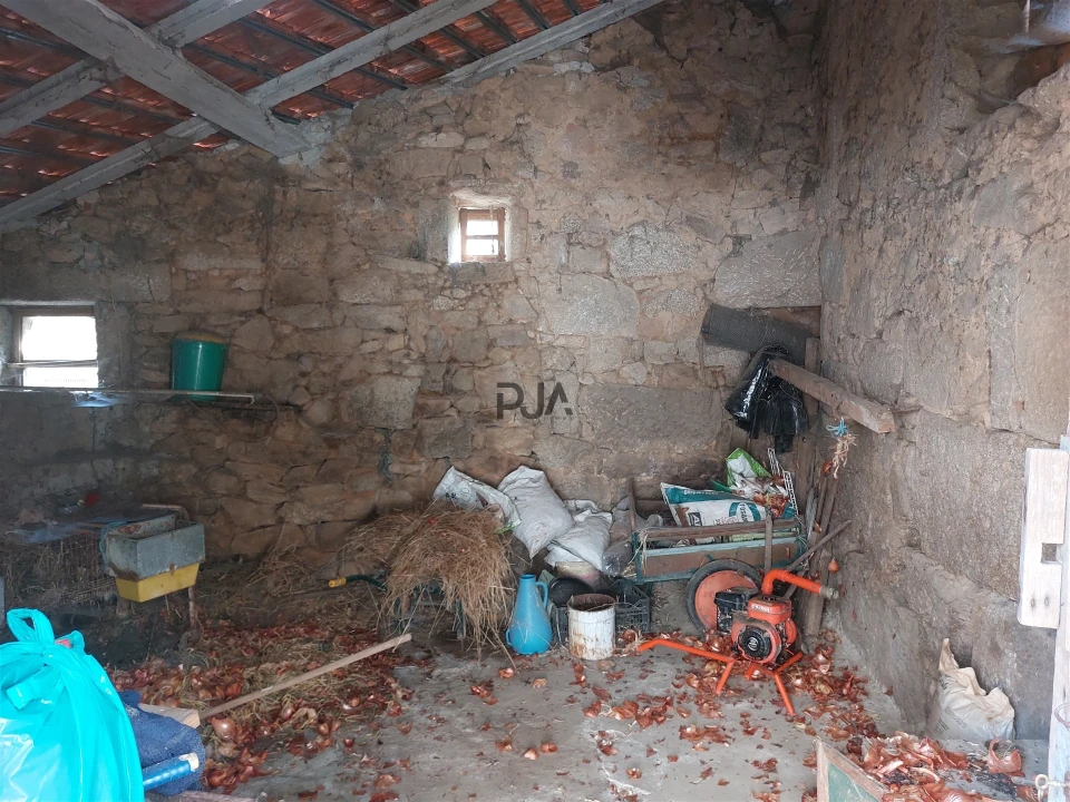 Moradia T0 para Venda em Santiago de Cassurrães e Póvoa de Cervães Foto 6