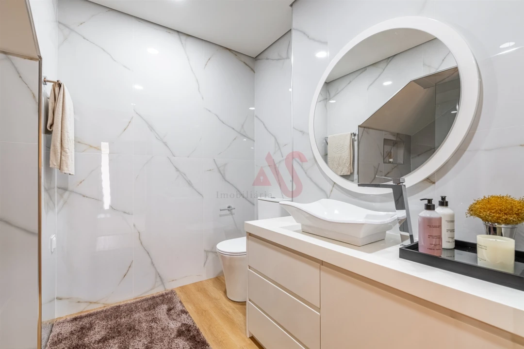 Moradia T3 para Venda em Idães Foto 18