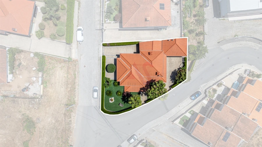 Moradia T3 para Venda em Idães Foto 38