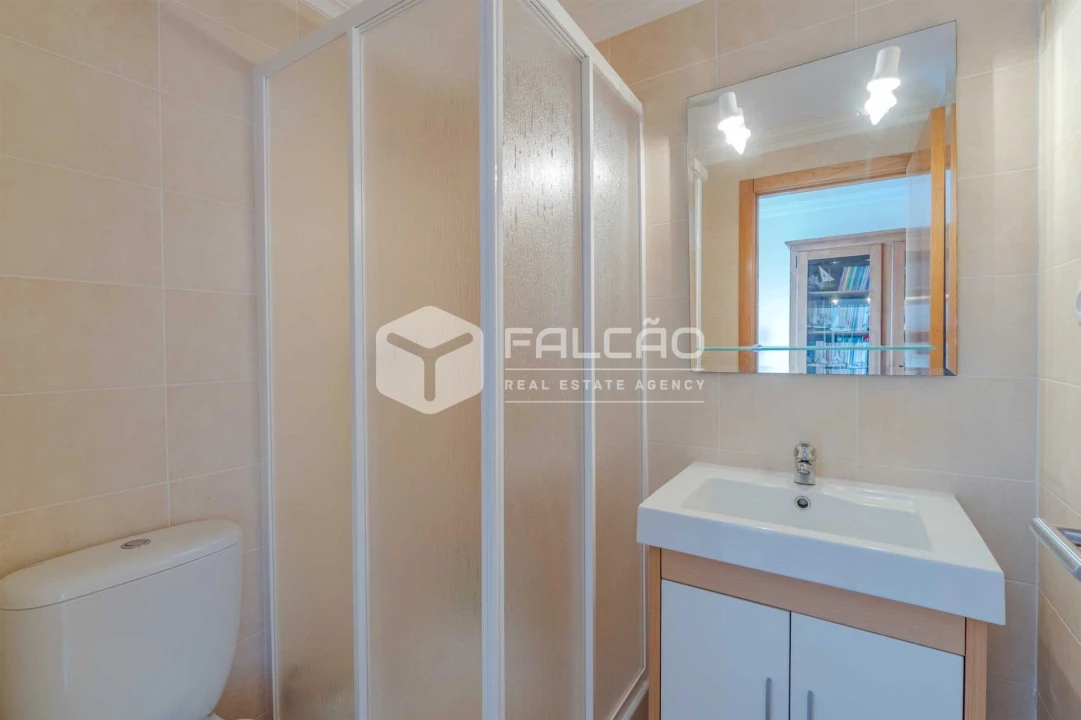 Moradia T9 para Venda em Pernes Foto 11