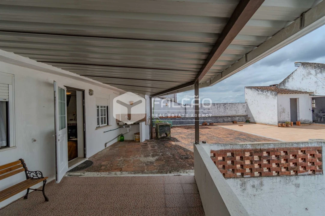 Moradia T9 para Venda em Pernes Foto 3