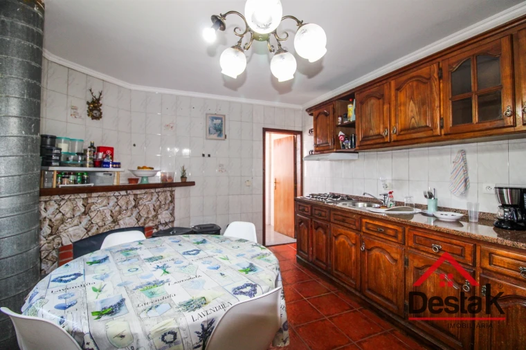 Moradia T3 para Venda em São João da Serra Foto 11