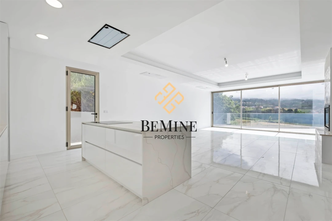 Moradia T3 para Venda em Fajã da Ovelha Foto 11