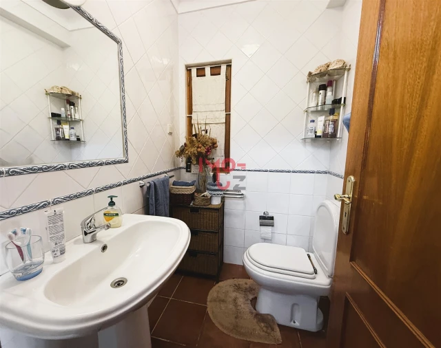 Moradia T5 para Venda em Gaeiras Foto 6