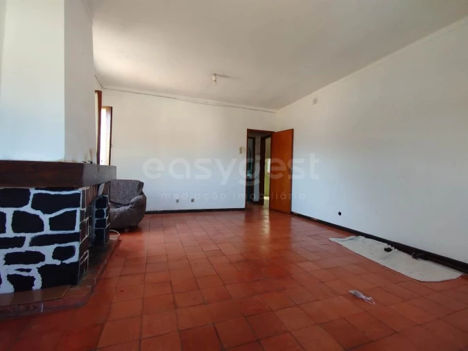 Moradia T4 para Venda em Trouxemil e Torre de Vilela Foto 4