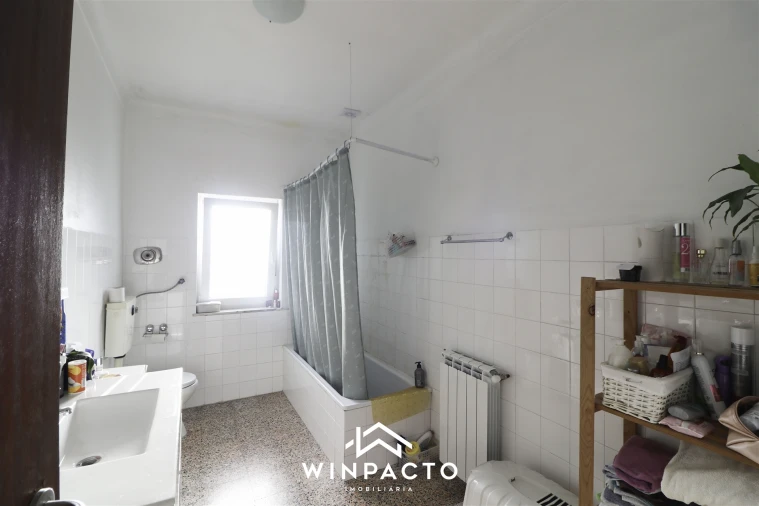 Moradia T4 para Venda em Senhorim Foto 15