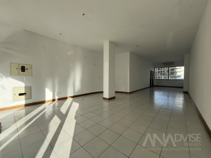 Loja para Arrendamento em Repeses e São Salvador Foto 2