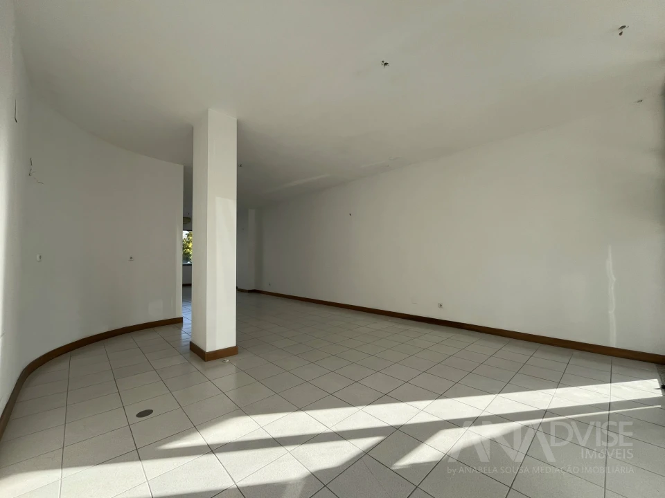 Loja para Arrendamento em Repeses e São Salvador Foto 12