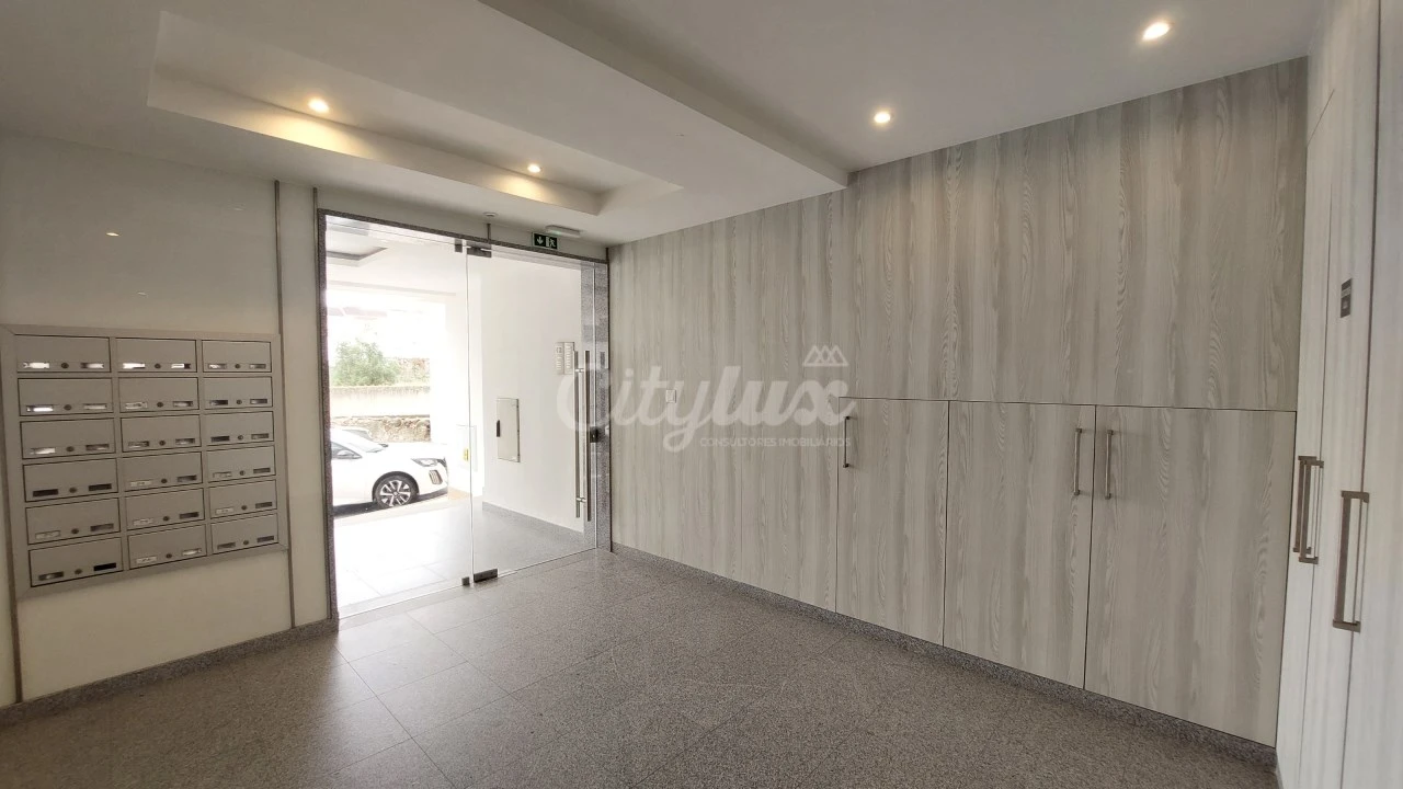 Apartamento T2 para Venda em Carnaxide e Queijas Foto 33