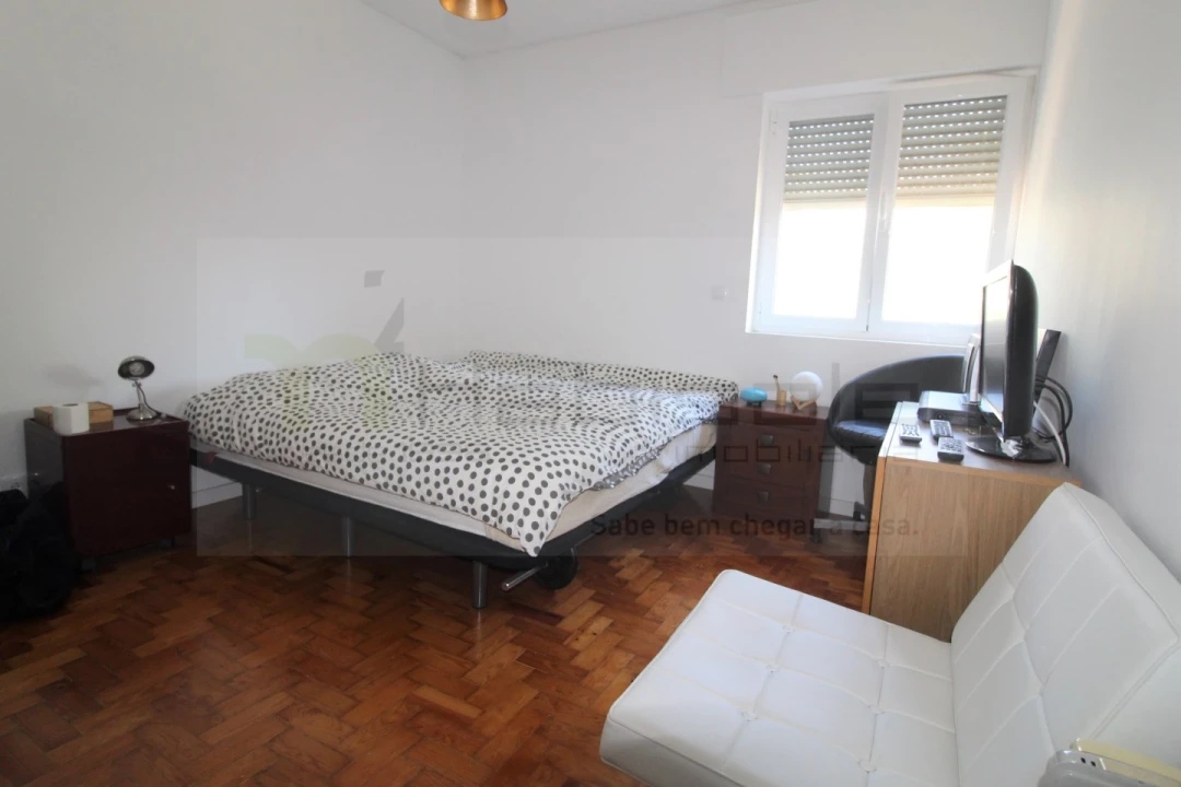 Apartamento T3 para Venda em Carcavelos e Parede Foto 13