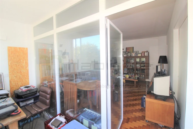 Apartamento T3 para Venda em Carcavelos e Parede Foto 4