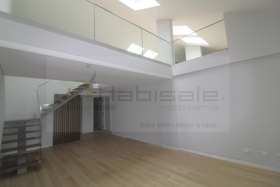 Apartamento T3 para Venda em Carcavelos e Parede Foto 1