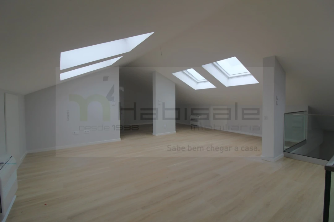 Apartamento T3 para Venda em Carcavelos e Parede Foto 17