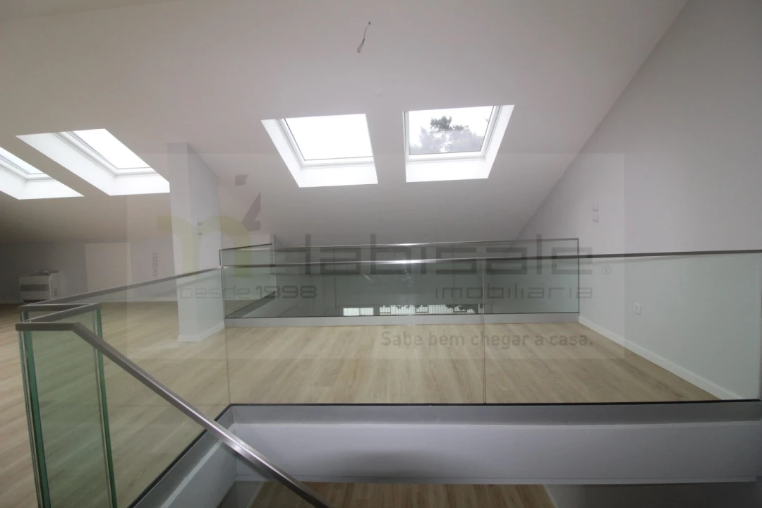 Apartamento T3 para Venda em Carcavelos e Parede Foto 20