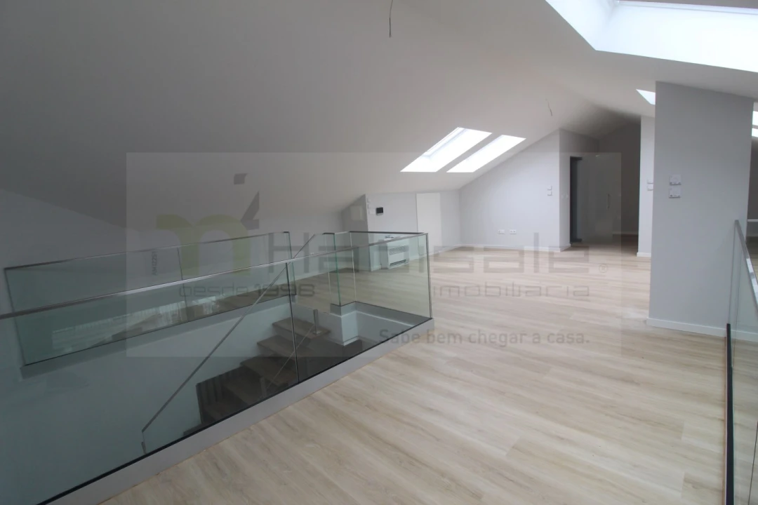 Apartamento T3 para Venda em Carcavelos e Parede Foto 22