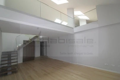 Apartamento T3 para Venda em Carcavelos e Parede