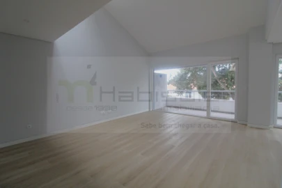 Apartamento T3 para Venda em Carcavelos e Parede