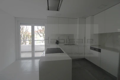 Apartamento T3 para Venda em Carcavelos e Parede