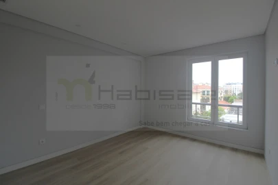 Apartamento T3 para Venda em Carcavelos e Parede