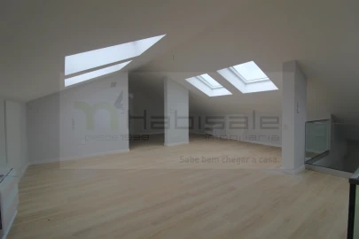 Apartamento T3 para Venda em Carcavelos e Parede