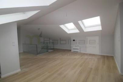 Apartamento T3 para Venda em Carcavelos e Parede