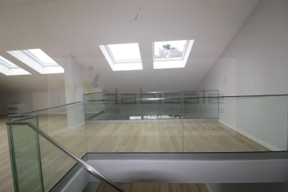 Apartamento T3 para Venda em Carcavelos e Parede
