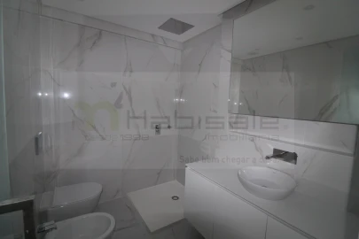 Apartamento T3 para Venda em Carcavelos e Parede