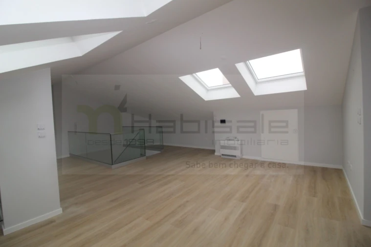 Apartamento T3 para Venda em Carcavelos e Parede Foto 19