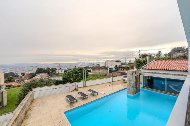 Moradia T8 para Venda em Nogueiró e Tenões Foto 10