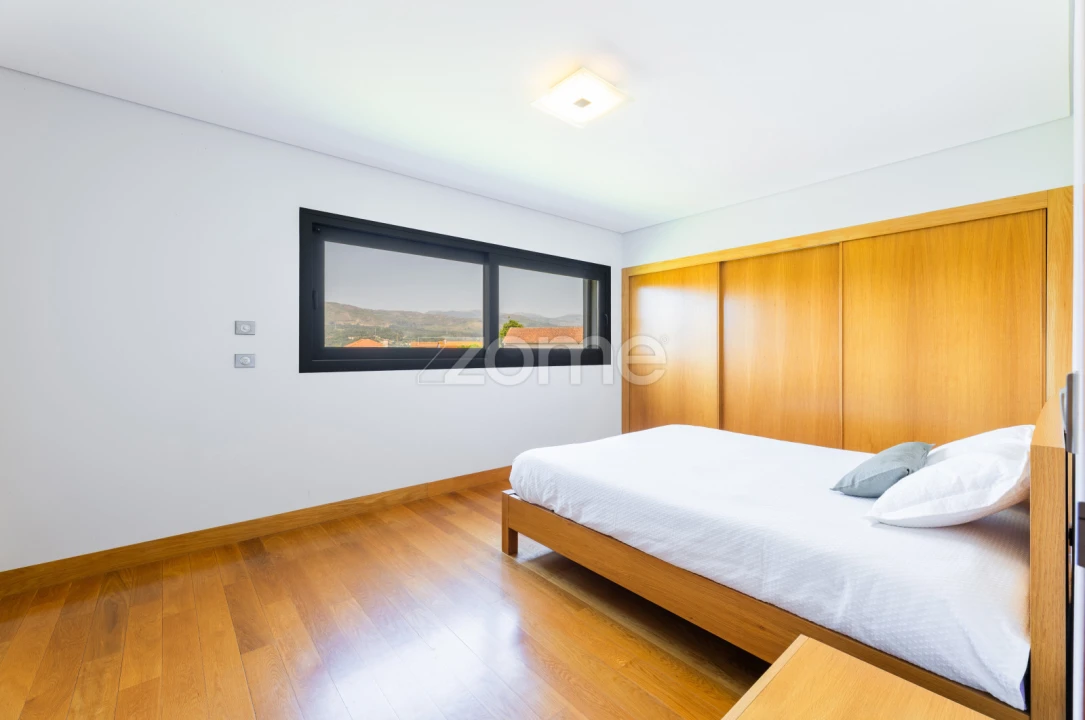 Moradia T4 para Venda em Aguiã Foto 23