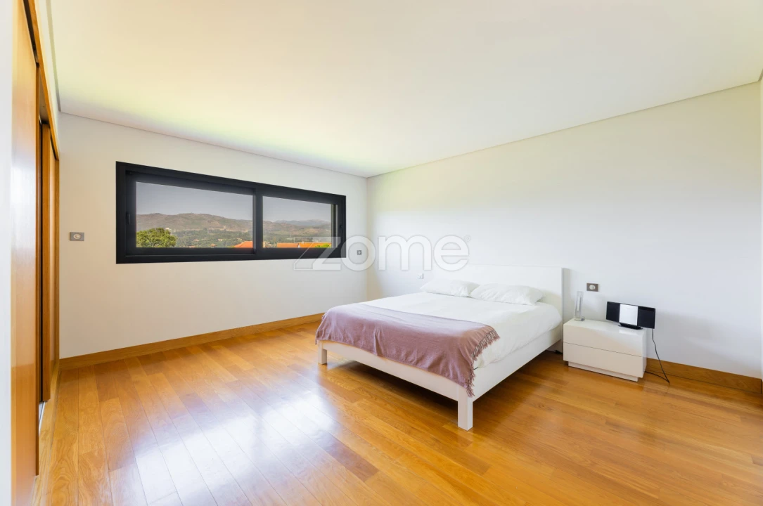 Moradia T4 para Venda em Aguiã Foto 25