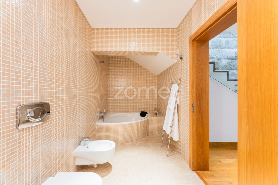 Moradia T4 para Venda em Aguiã Foto 32