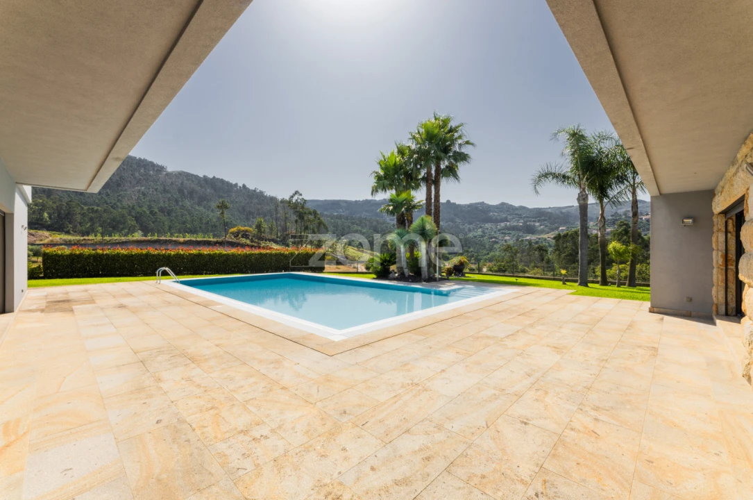 Moradia T4 para Venda em Aguiã Foto 44