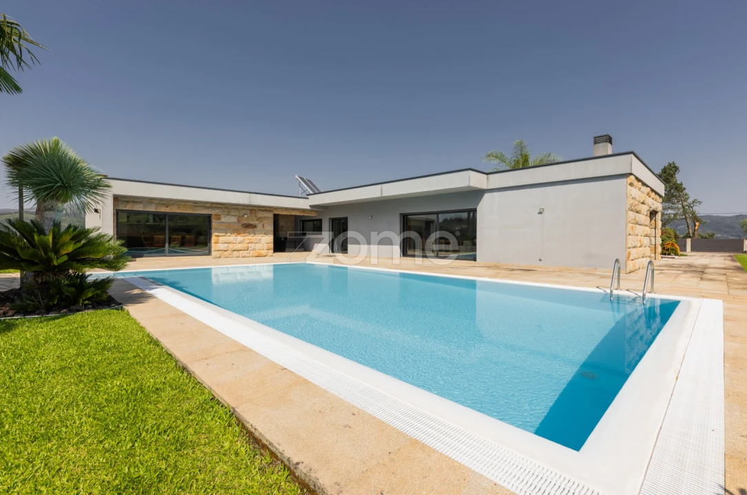 Moradia T4 para Venda em Aguiã Foto 34