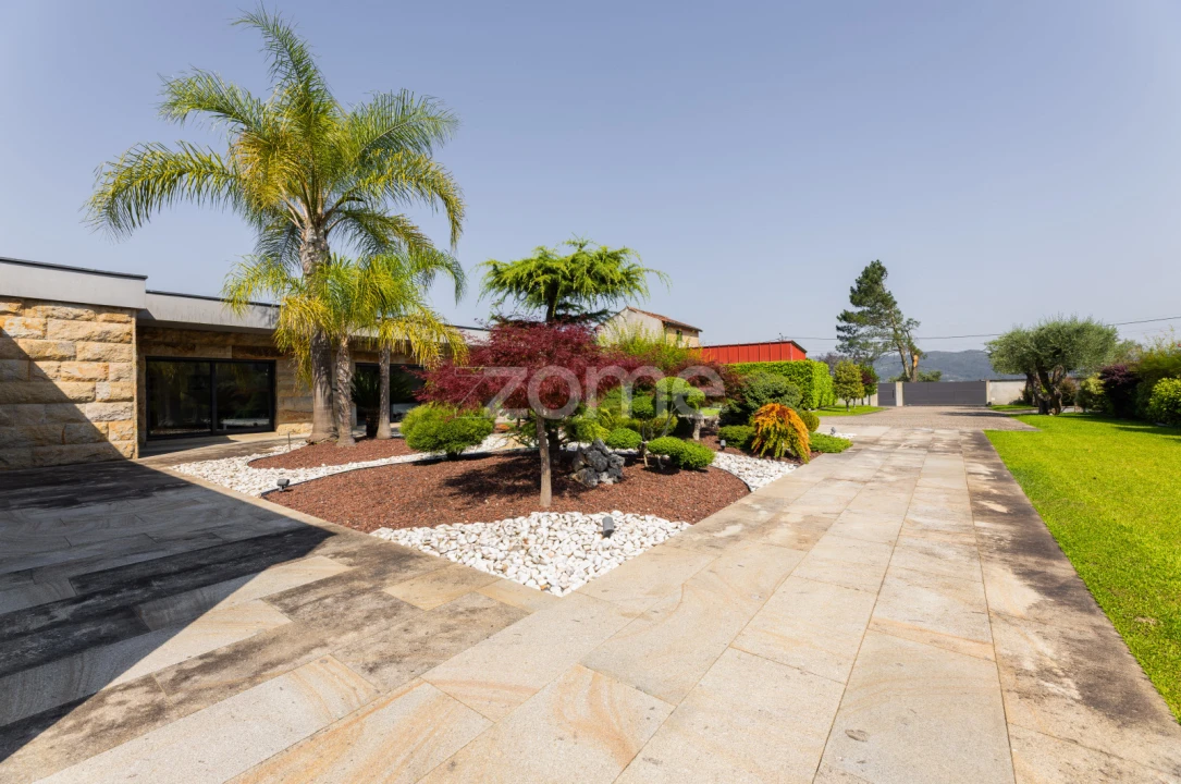 Moradia T4 para Venda em Aguiã Foto 3