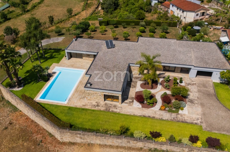 Moradia T4 para Venda em Aguiã Foto 51