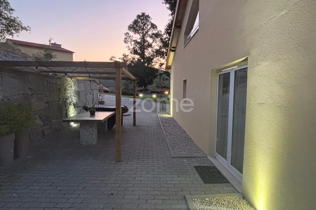 Moradia T4 para Venda em Venda Nova e Pondras Foto 9