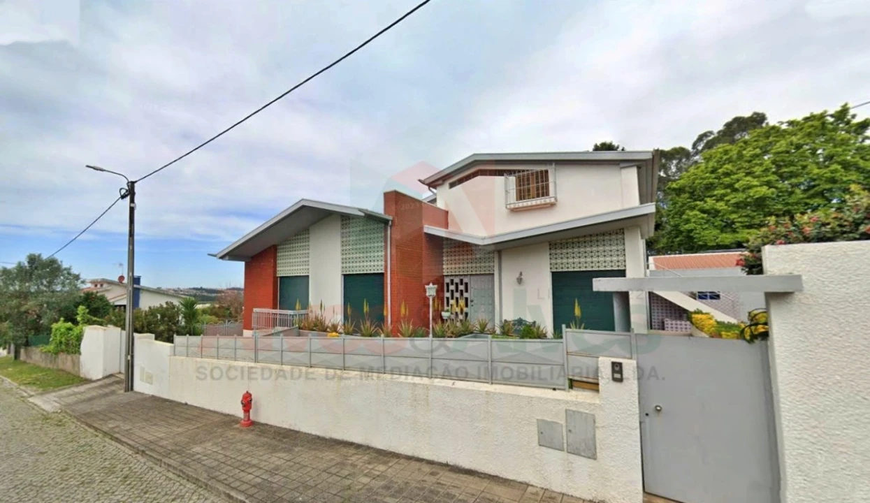 Moradia T5 para Venda em Folgosa Foto 1