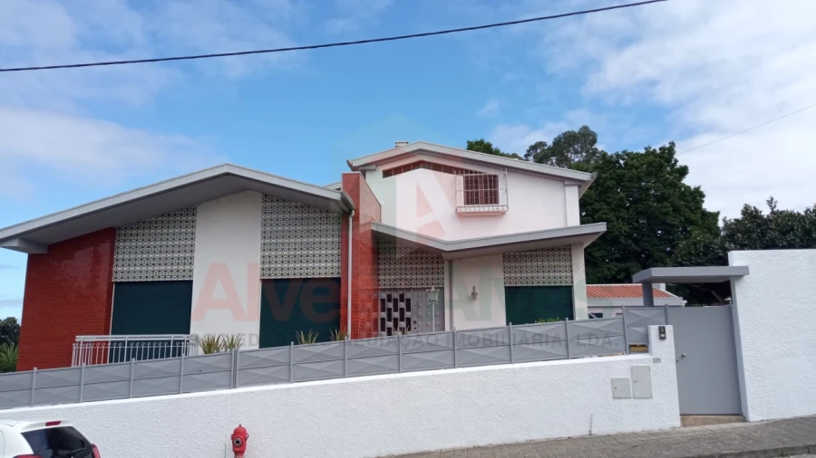 Moradia T5 para Venda em Folgosa