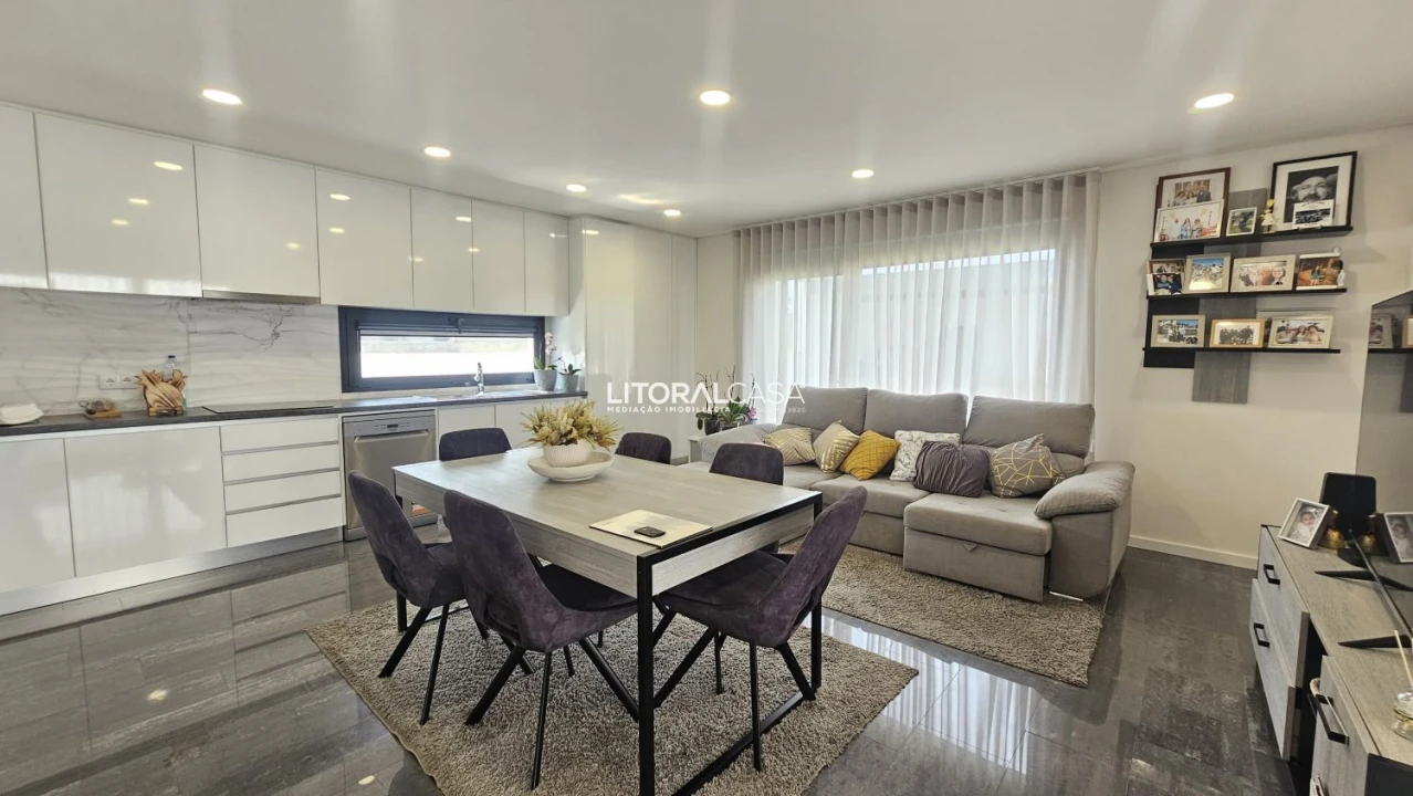 Moradia T3 para Venda em Febres Foto 1