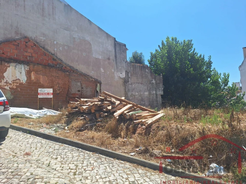 Terreno para Venda em Cadaval e Pêro Moniz Foto 2