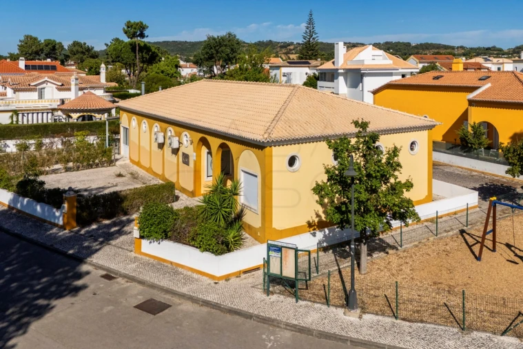 Negócio para Venda em Azeitão (São Lourenço e São Simão) Foto 1