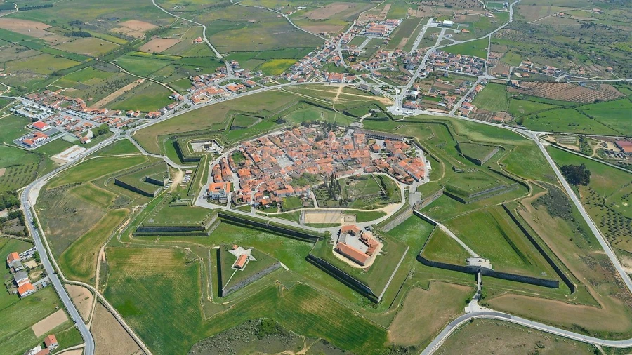 Prédio para Venda em Figueira de Castelo Rodrigo Foto 2