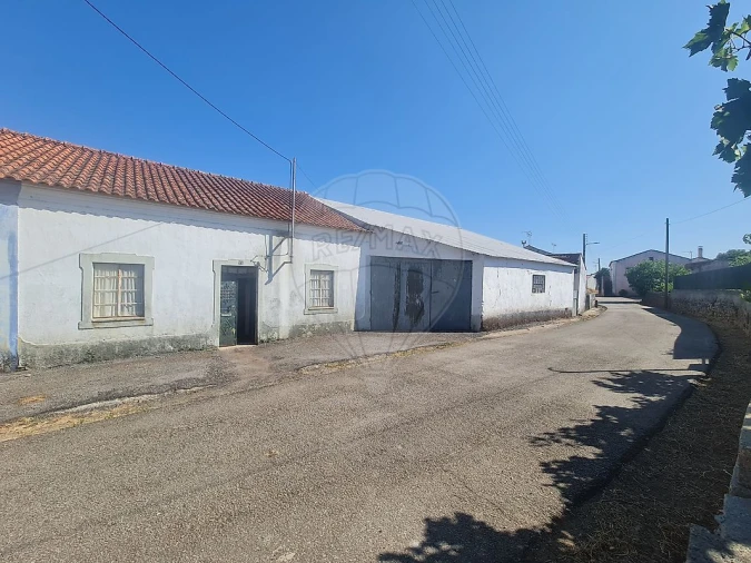 Moradia T4 para Venda em Envendos Foto 1