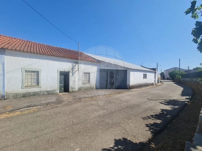 Moradia T4 para Venda em Envendos Foto 7