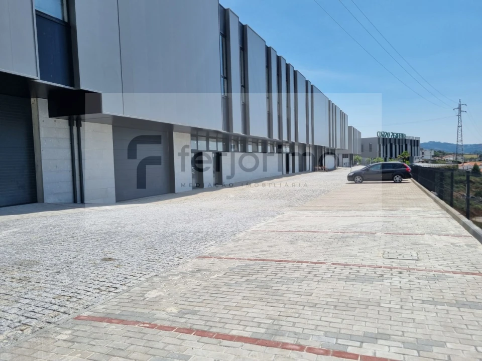 Armazém para Arrendamento em Fermentões Foto 2