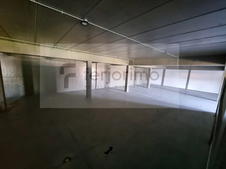 Armazém para Arrendamento em Fermentões Foto 13