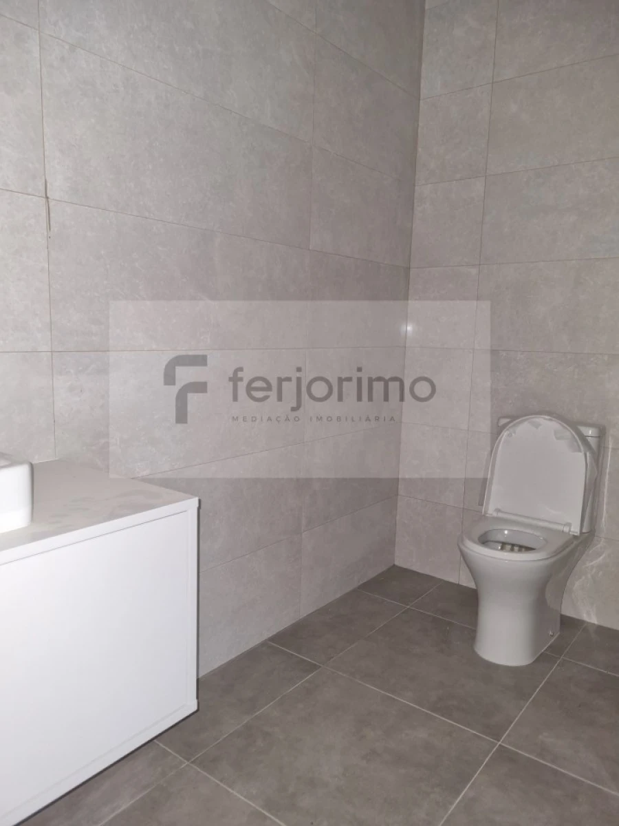 Armazém para Arrendamento em Fermentões Foto 5