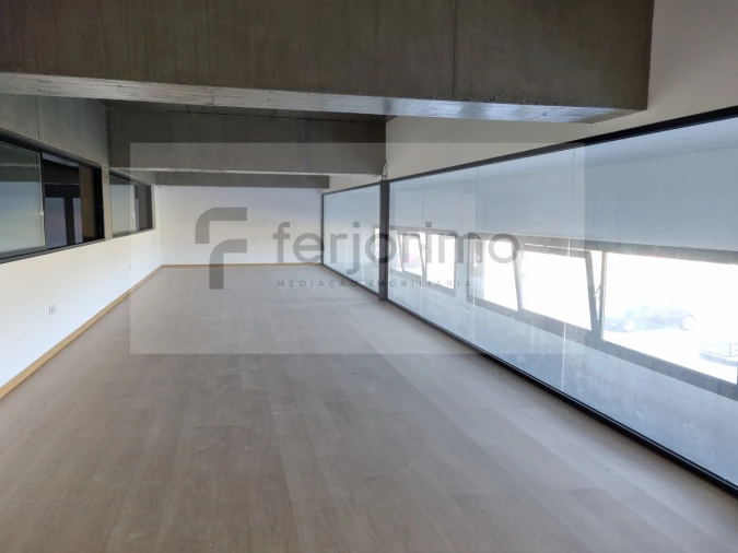 Armazém para Arrendamento em Fermentões Foto 6